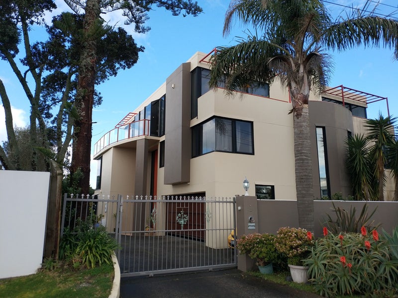 126A Clovelly Road, Bucklands Beach, Auckland - Carousel 1