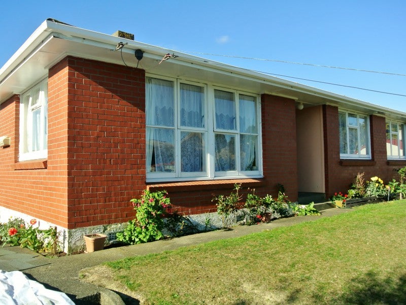 42 Cornwall Crescent, Cannons Creek, Porirua - Carousel 2