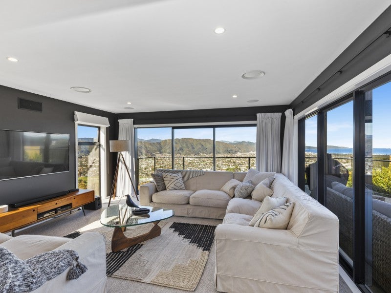 39 Meadowbank Drive, Belmont, Lower Hutt - Carousel 2