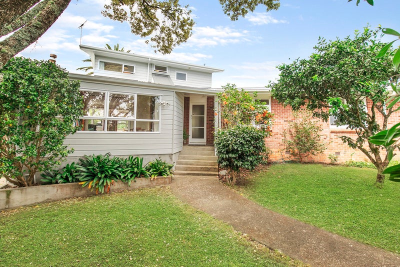51 Paragon Avenue, Beach Haven, Auckland - Carousel 2