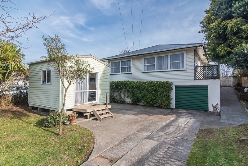 95 Alexander Road, Raumati Beach, Paraparaumu - Carousel 1