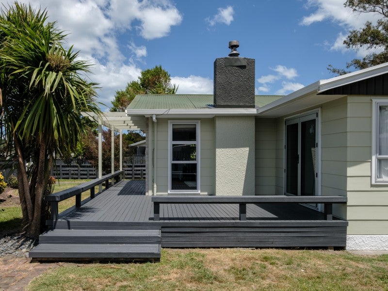 1 Anita Grove, Riverdale, Gisborne - Carousel 2