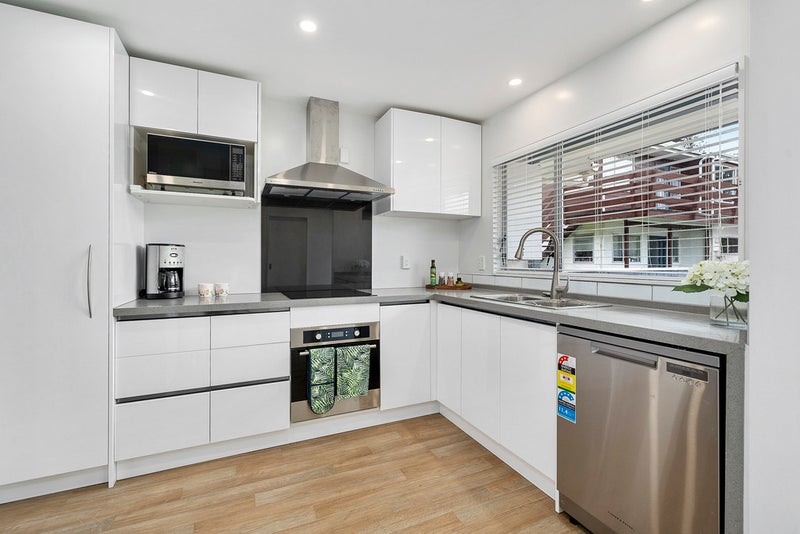 8/8 Tawai Street, Trentham, Upper Hutt - Carousel 1