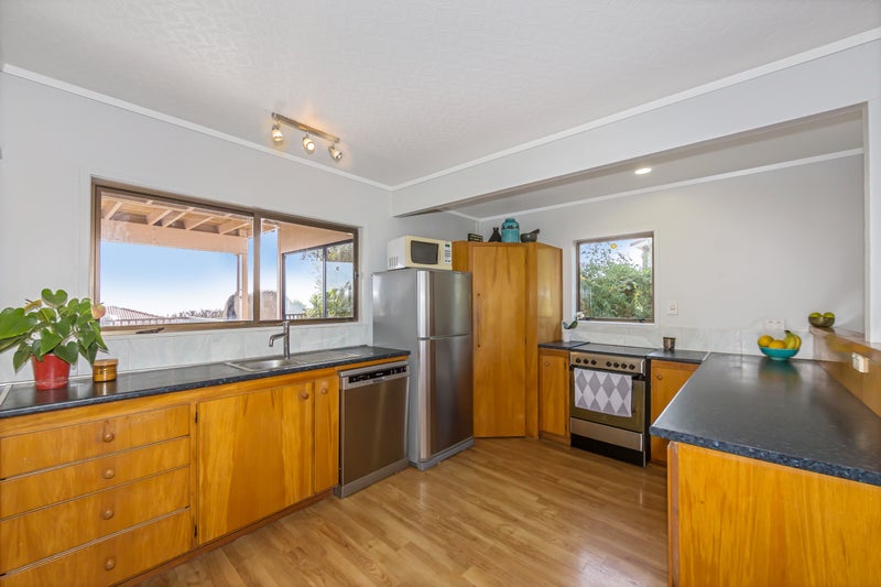 56 Pacific Parade, Army Bay, Whangaparaoa - Carousel 2