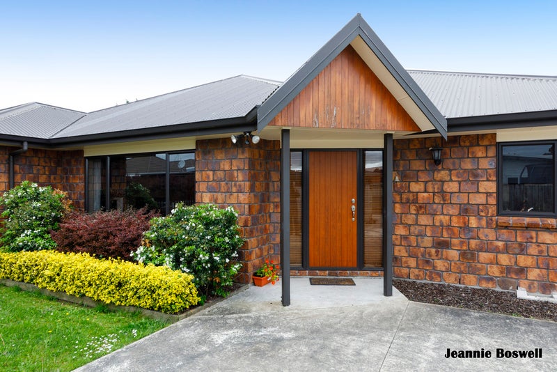 3 Walnut Grove, Kelvin Grove, Palmerston North - Carousel 2