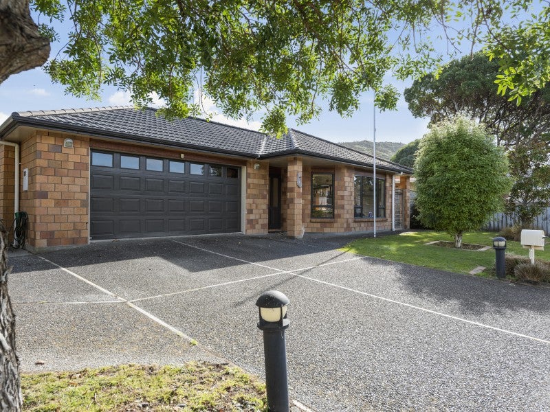 50 Mary Huse Grove, Manor Park, Lower Hutt - Carousel 1