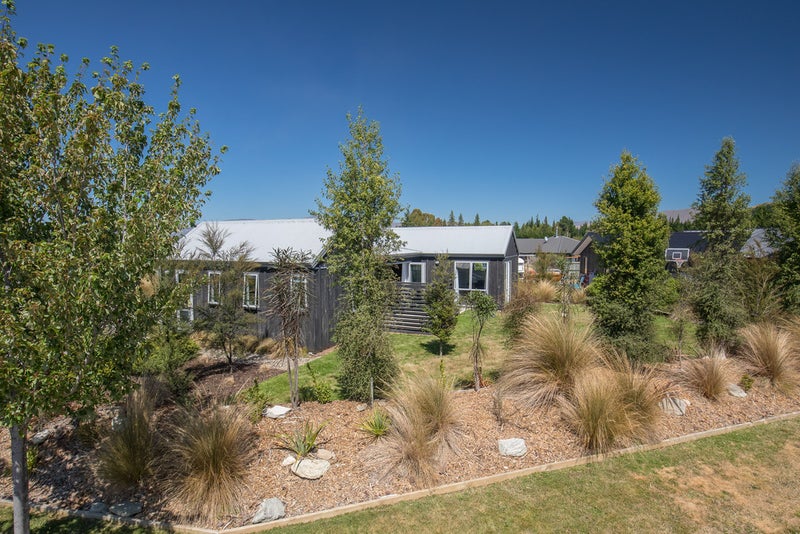 16 Bell Street, Wanaka - Carousel 21
