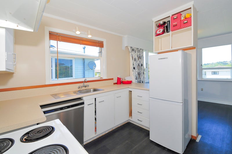 10 Waipounamu Drive, Kelson, Lower Hutt - Carousel 23
