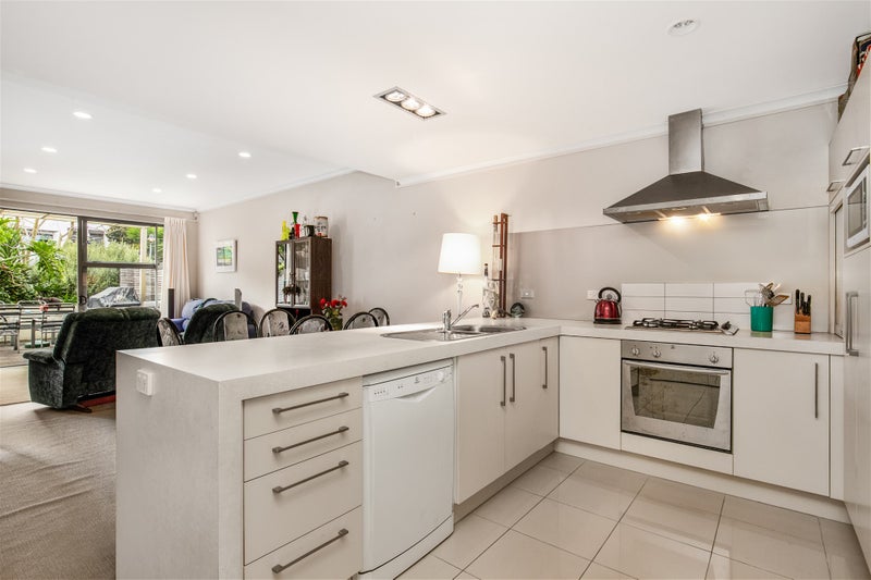 14 Figaro Crescent, Takanini, Auckland - Carousel 1