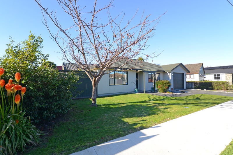 2 Byron Street, Trentham, Upper Hutt - Carousel 1