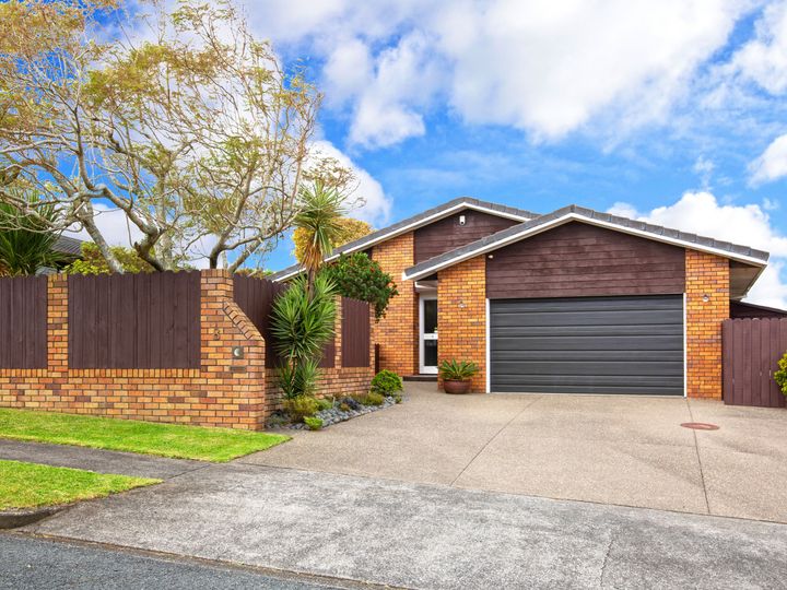 8 Billabong Place, Botany Downs, Auckland - Carousel 1