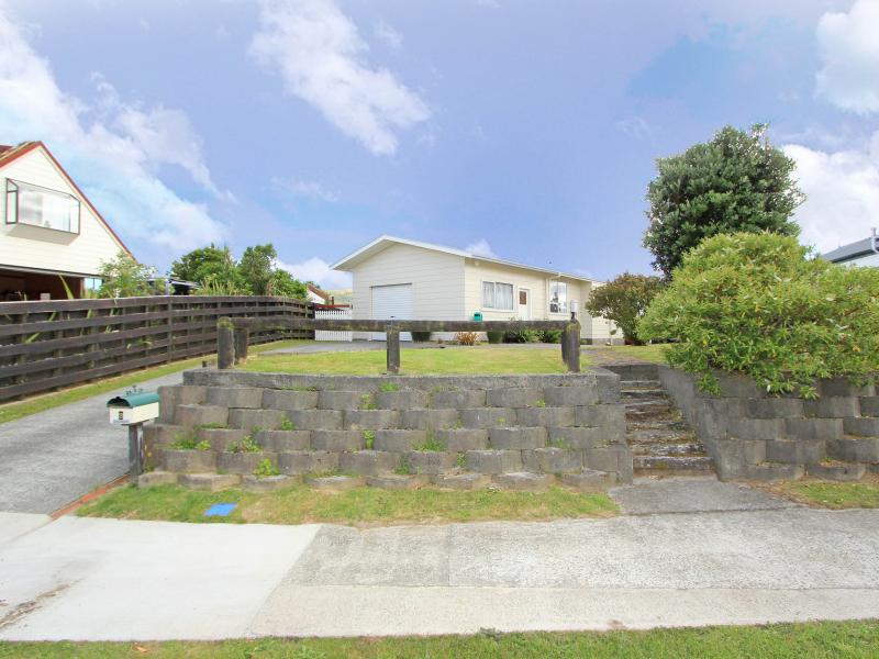 2 Lindis Close, Kelson, Lower Hutt - Carousel 17