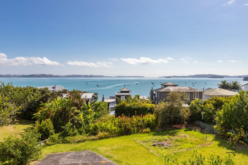 12 Deerness Crescent, Algies Bay, Warkworth - Carousel 1