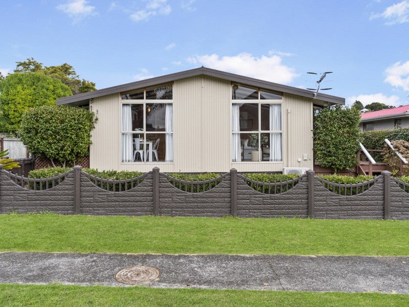 8A Waikare Place, Welcome Bay, Tauranga - Carousel 1