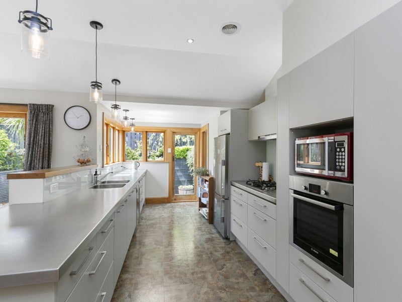 7 Chisenhall Street, Karori, Wellington - Carousel 2