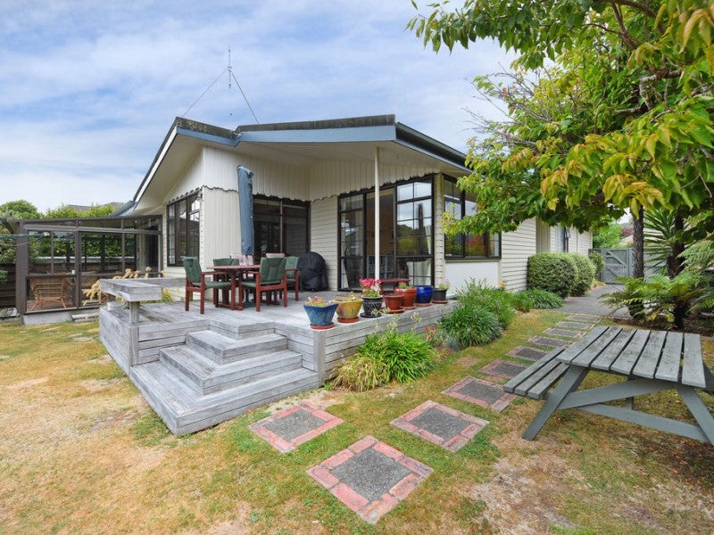 40 Whirinaki Crescent, Heretaunga, Upper Hutt - Carousel 1