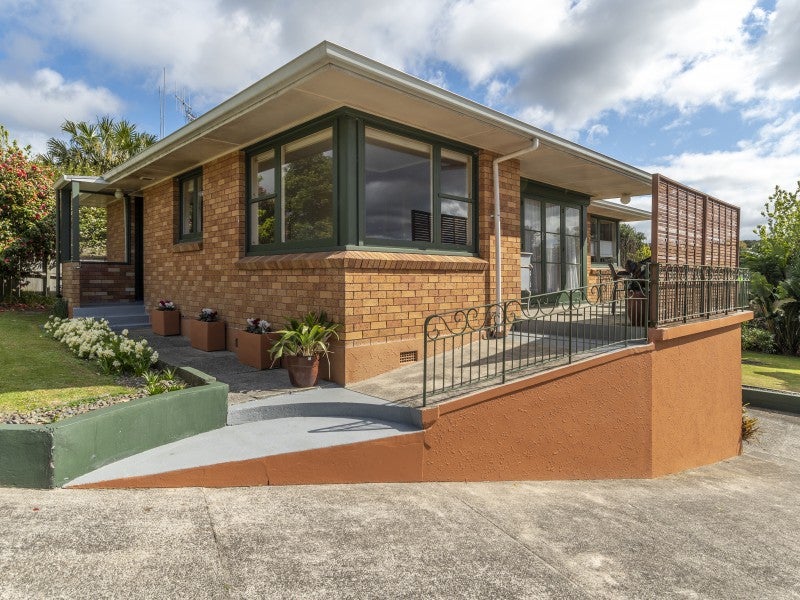 18 Bristol Avenue, Brookfield, Tauranga - Carousel 1