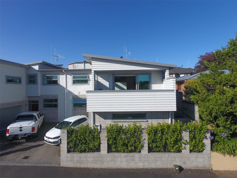 18A Kelvin Place, Hamilton East, Hamilton - Carousel 16