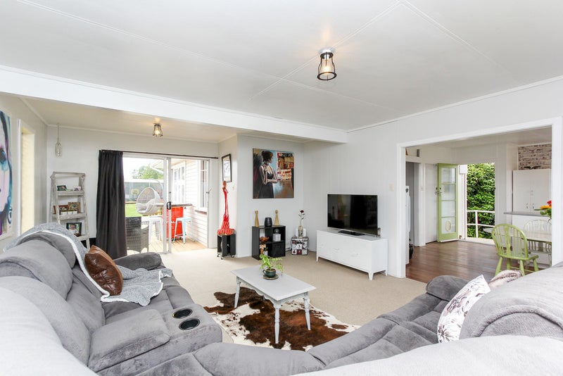 152 Pembroke Street, Westown, New Plymouth - Carousel 2