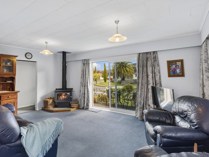 14 Akron Grove, Totara Park, Upper Hutt - Carousel 2