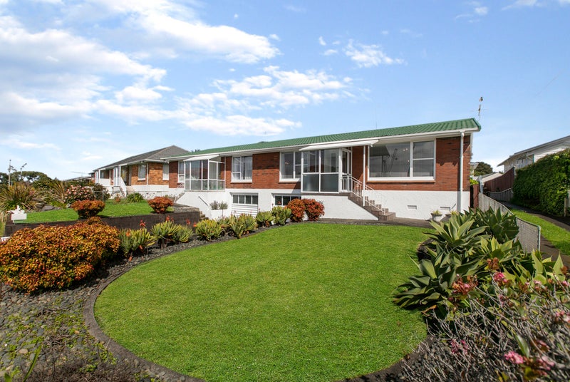 2/22 Warren Avenue, Three Kings, Auckland - Carousel 1