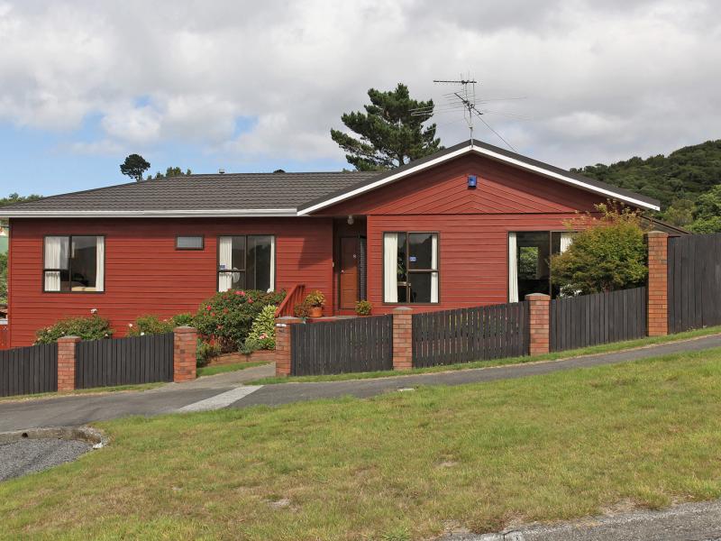 9 Viewmont Drive, Harbour View, Lower Hutt - Carousel 1