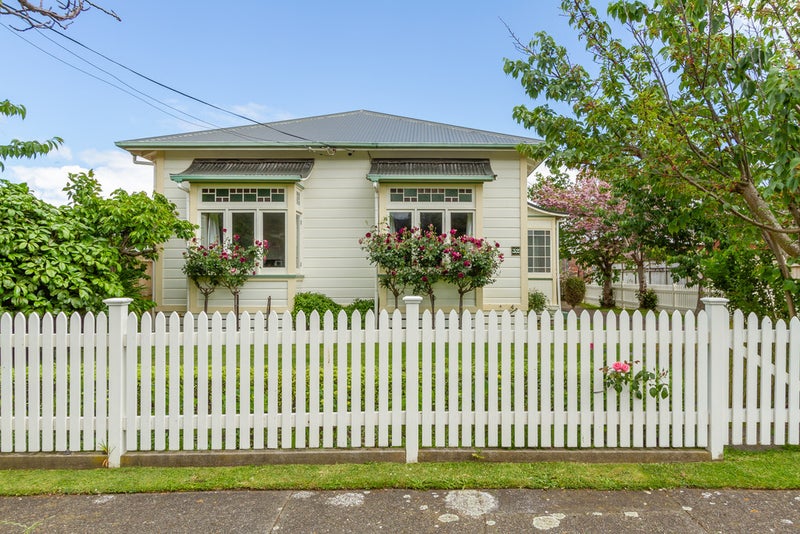 32 Richmond Grove, Woburn, Lower Hutt - Carousel 1