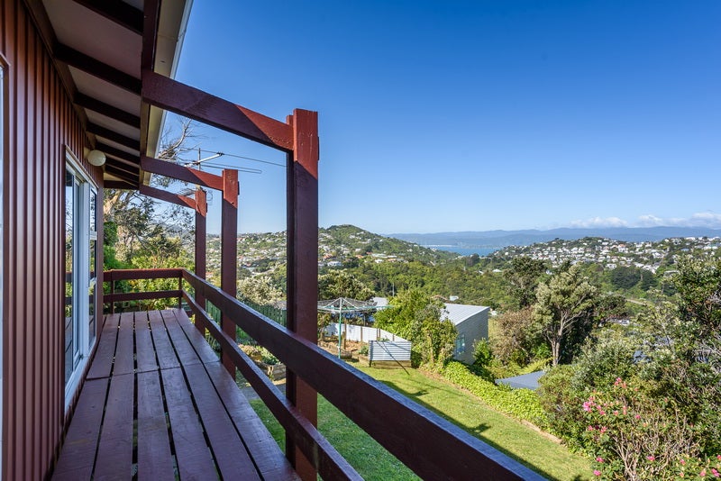 57 Winston Street, Crofton Downs, Wellington - Carousel 1