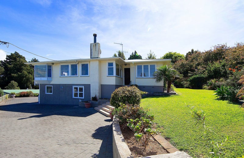 9 Howard Road, Northcote, Auckland - Carousel 1