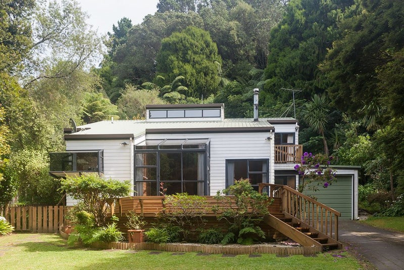 12A Marina Grove, Frankleigh Park, New Plymouth - Carousel 1
