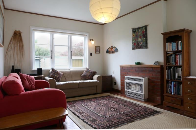 8 Nathan Place, West End, Palmerston North - Carousel 2