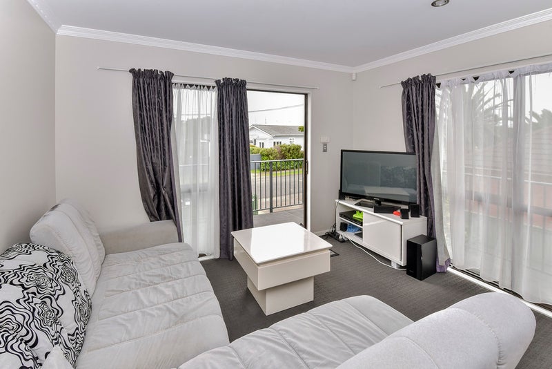 8 Burbridge Road, Favona, Auckland - Carousel 2