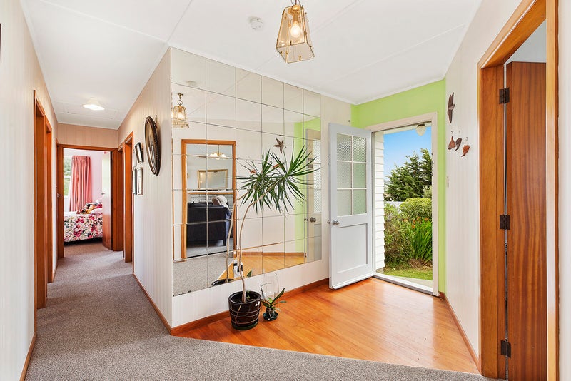 15 Jane Grove, Paparangi, Wellington - Carousel 2