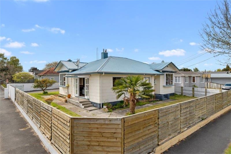 64 Cook Street, Hamilton East, Hamilton - Carousel 1