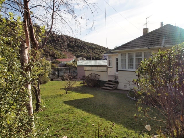 54 Judd Crescent, Naenae, Lower Hutt - Carousel 2