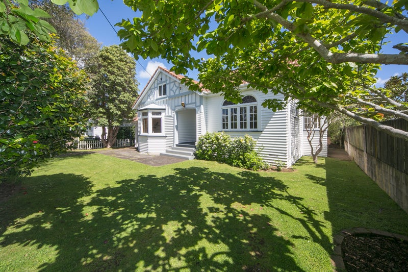 10 Fernleigh Avenue, Royal Oak, Auckland - Carousel 2