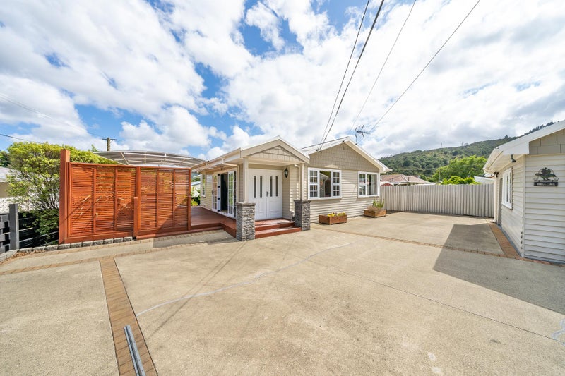 27 Kereru Grove, Stokes Valley, Lower Hutt - Carousel 1