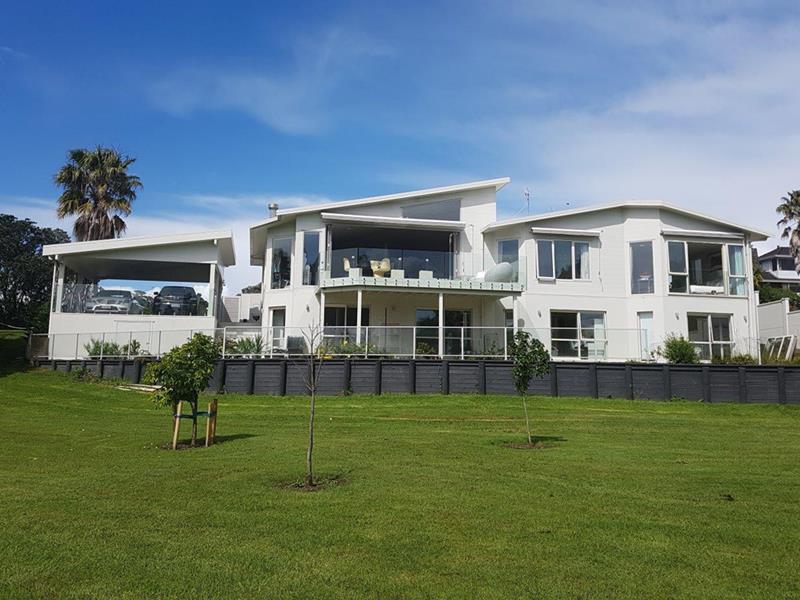 22 Tarahanga Street, Northcote, Auckland - Carousel 1