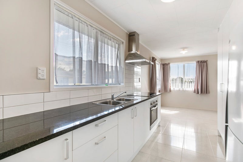 7 Almay Place, Clover Park, Auckland - Carousel 2