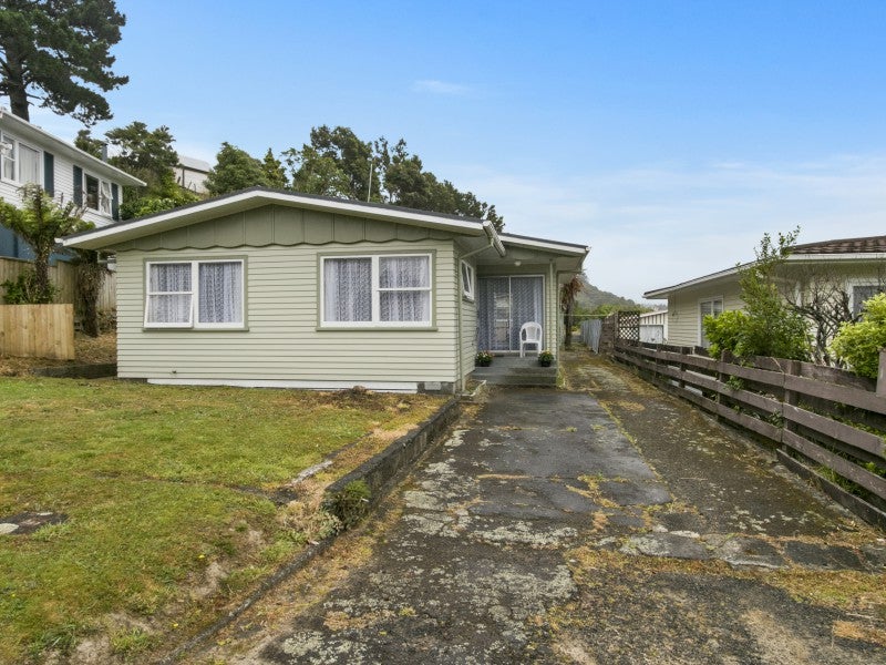 6 Harlow Grove, Wainuiomata, Lower Hutt - Carousel 1