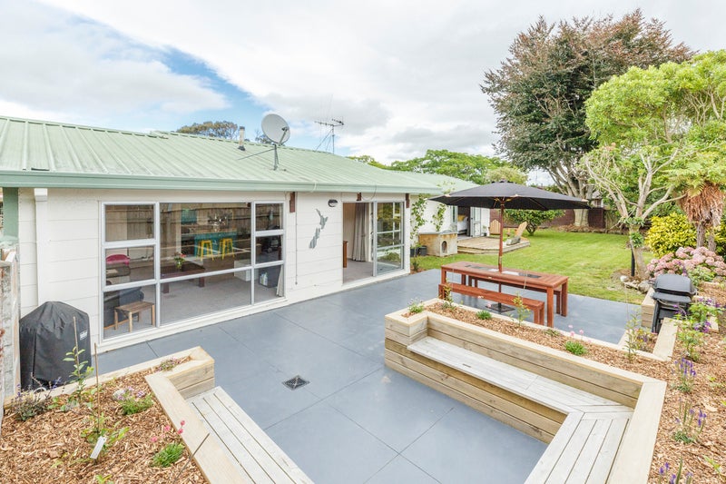 15 Haast Place, Awapuni, Palmerston North - Carousel 1