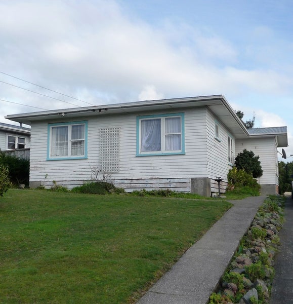 92 Sievers Grove, Cannons Creek, Porirua - Carousel 1