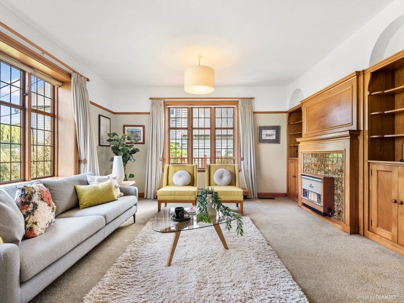 10 Newcombe Crescent, Karori, Wellington - Carousel 1