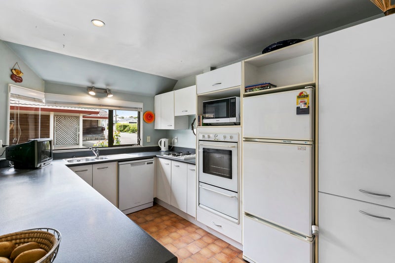 5 Scorian Close, Karori, Wellington - Carousel 2