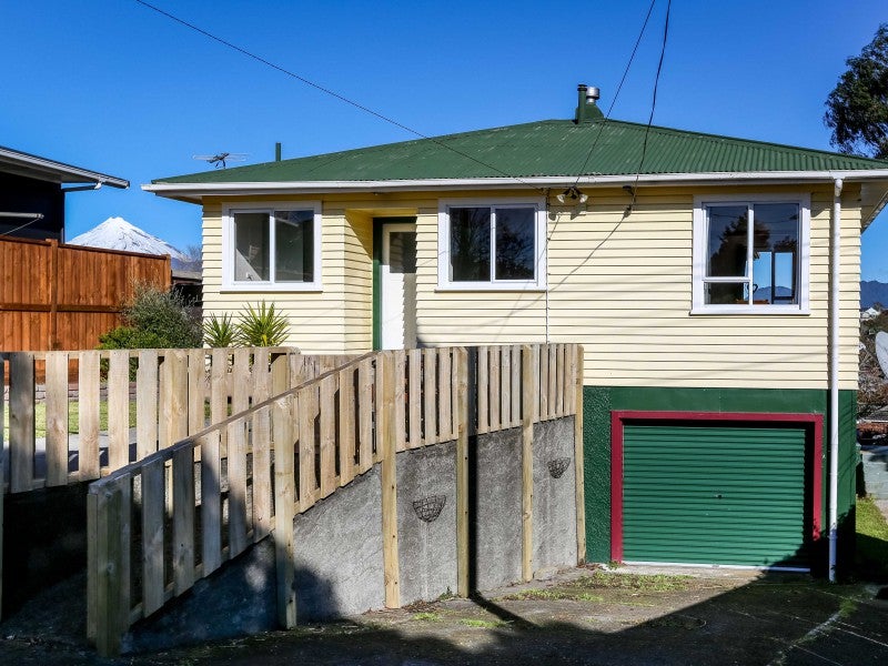 7 Pembroke Street, Westown, New Plymouth - Carousel 1