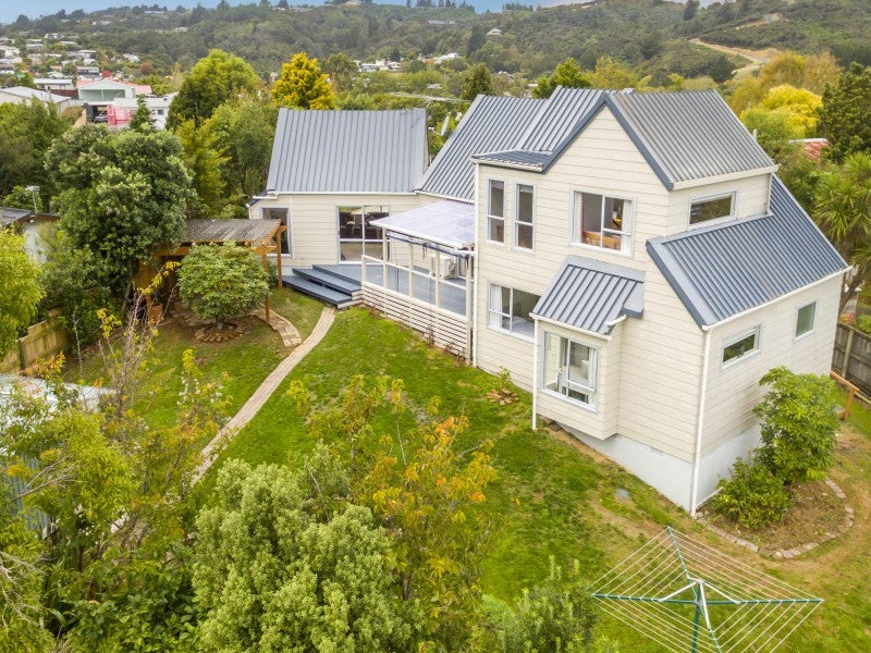 2 Serenity Grove, Maoribank, Upper Hutt - Carousel 2