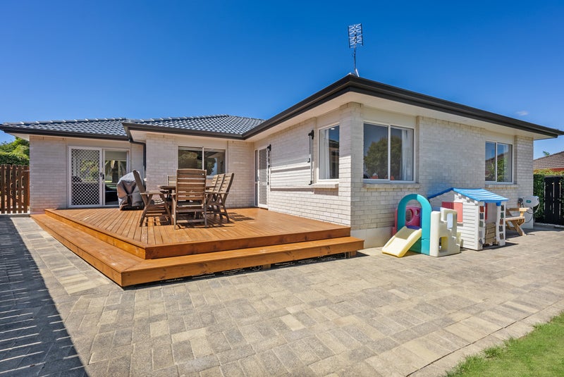 2/27 Channing Crescent, Botany Downs, Auckland - Carousel 2