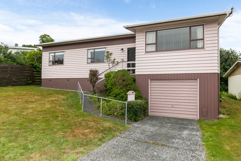 4 Bloomsbury Grove, Newlands, Wellington - Carousel 1