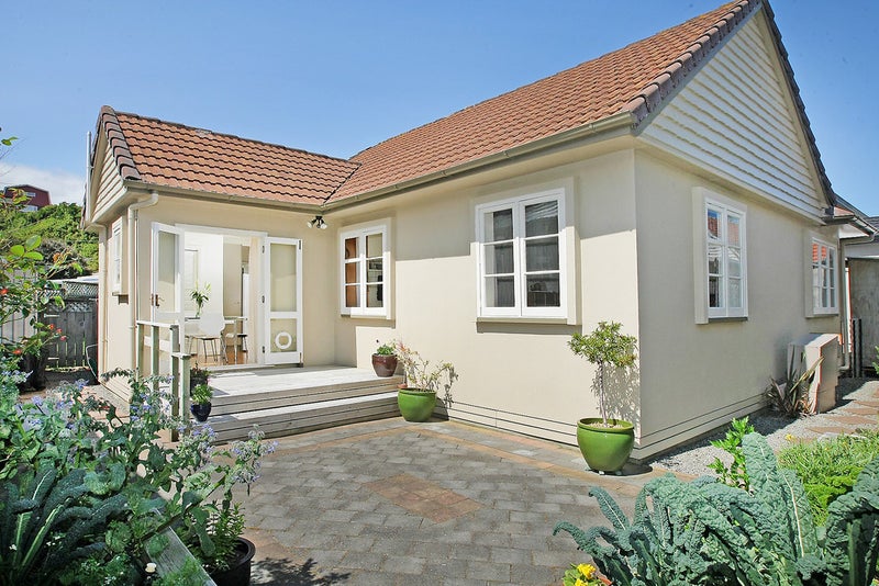 25 The Quadrant, Miramar, Wellington - Carousel 1