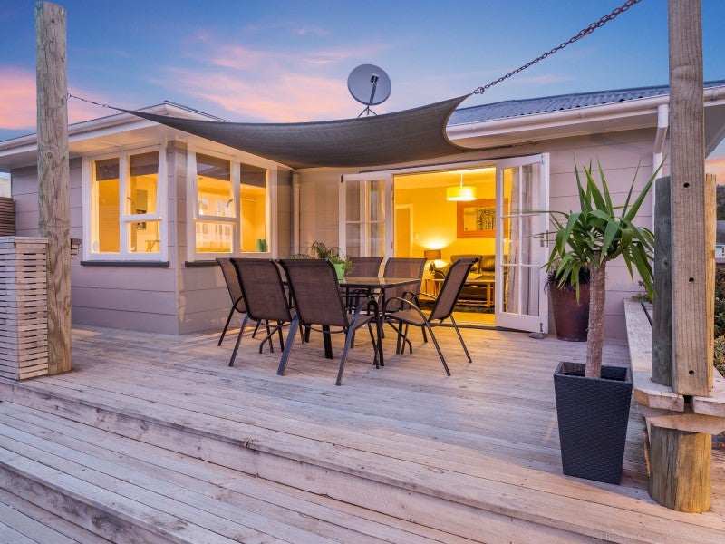 11 Hector Grove, Trentham, Upper Hutt - Carousel 1